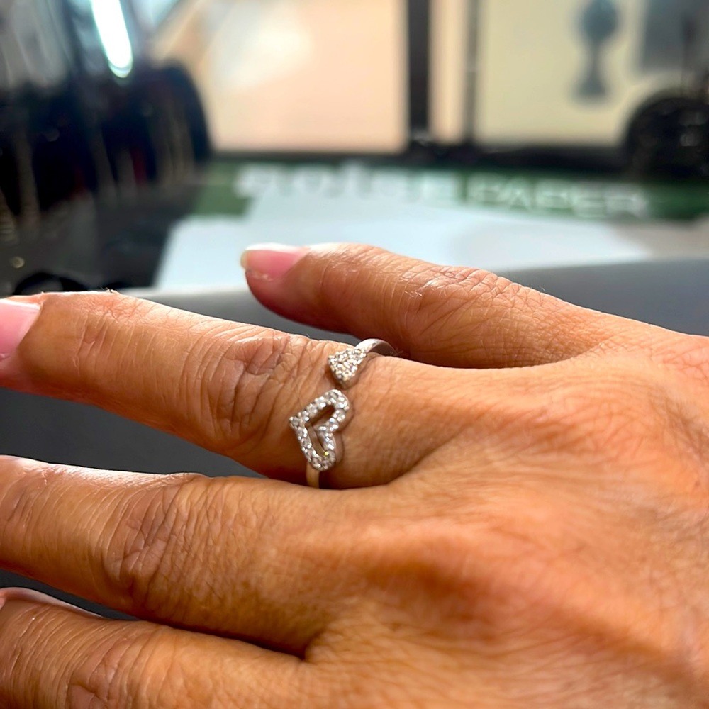 925 Serling silver ring / white zirconias size 6
